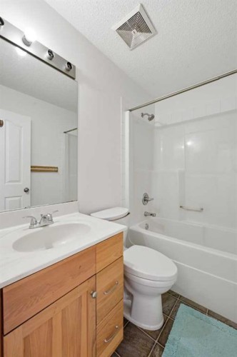 169 Cranberry Square Se, Calgary, AB - Indoor Photo Showing Bathroom