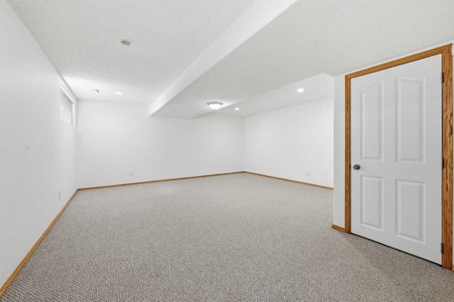 169 Cranberry Square Se, Calgary, AB - Indoor Photo Showing Other Room
