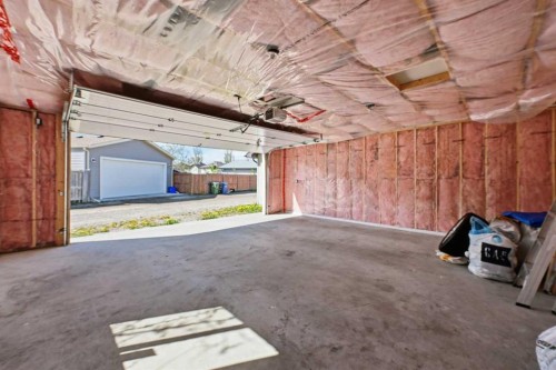 169 Cranberry Square Se, Calgary, AB - Indoor Photo Showing Garage