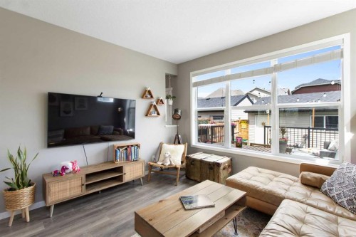 7 Masters Square Se, Calgary, AB - Indoor Photo Showing Living Room