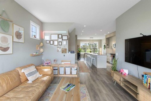 7 Masters Square Se, Calgary, AB - Indoor Photo Showing Living Room