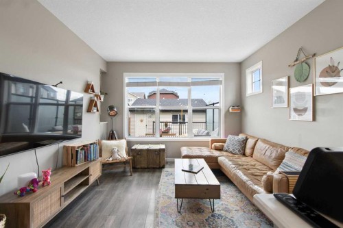7 Masters Square Se, Calgary, AB - Indoor Photo Showing Living Room