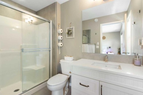 7 Masters Square Se, Calgary, AB - Indoor Photo Showing Bathroom