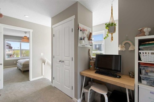 7 Masters Square Se, Calgary, AB - Indoor