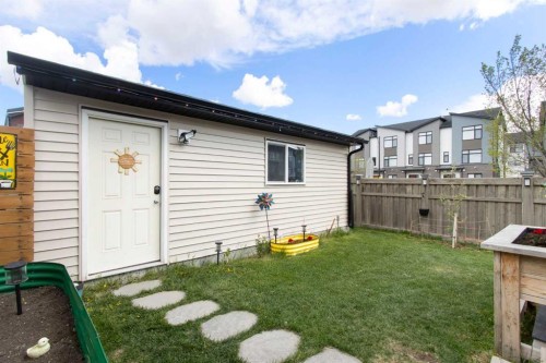7 Masters Square Se, Calgary, AB - Outdoor