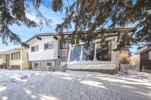4012 Varsity Drive Nw, Calgary, AB - Outdoor With Facade