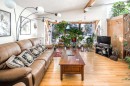 4012 Varsity Drive Nw, Calgary, AB  - Indoor Photo Showing Living Room 