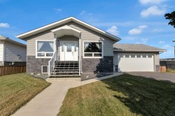 212 3 Street NORTHVulcan, AB T0L 2B0