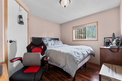 254 Erin Woods Circle Se, Calgary, AB - Indoor Photo Showing Bedroom