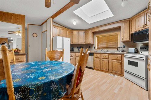 254 Erin Woods Circle Se, Calgary, AB - Indoor Photo Showing Kitchen