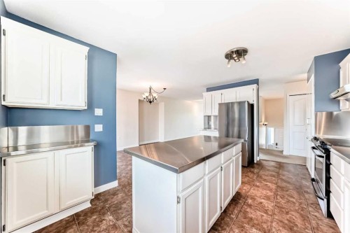 26 Green Meadow Drive, Strathmore, AB - Indoor Photo Showing Kitchen