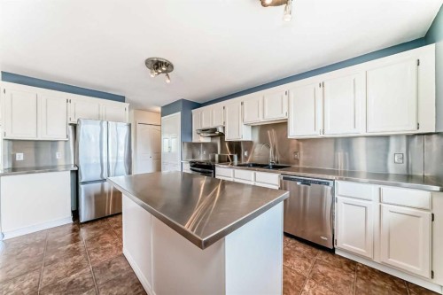 26 Green Meadow Drive, Strathmore, AB - Indoor Photo Showing Kitchen