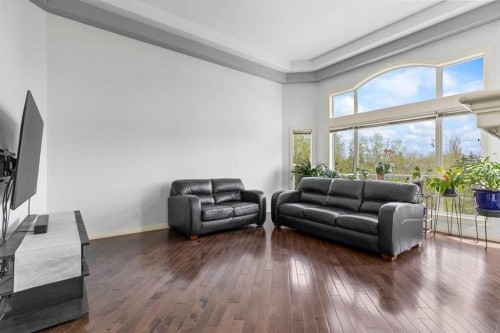 72 Strathlea Place Sw, Calgary, AB - Indoor Photo Showing Living Room