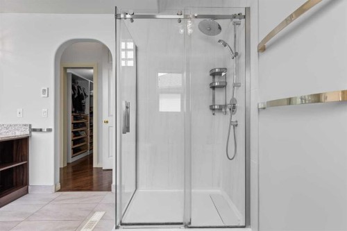72 Strathlea Place Sw, Calgary, AB - Indoor Photo Showing Bathroom