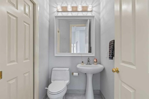 72 Strathlea Place Sw, Calgary, AB - Indoor Photo Showing Bathroom