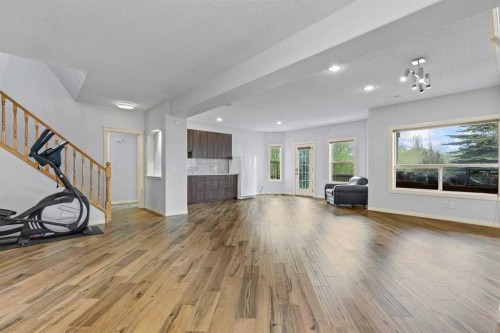 72 Strathlea Place Sw, Calgary, AB - Indoor Photo Showing Living Room