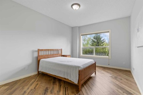 72 Strathlea Place Sw, Calgary, AB - Indoor Photo Showing Bedroom