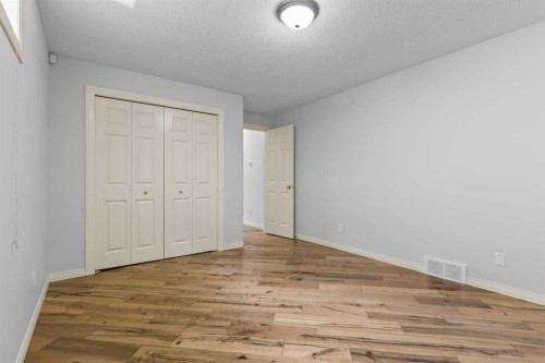 72 Strathlea Place Sw, Calgary, AB - Indoor Photo Showing Other Room