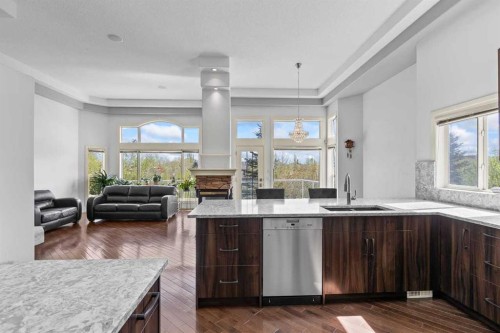 72 Strathlea Place Sw, Calgary, AB - Indoor Photo Showing Kitchen With Double Sink