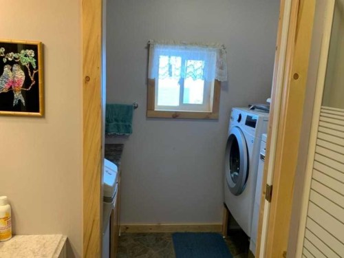 22037 Range Road 280, Cardston, AB - Indoor Photo Showing Laundry Room