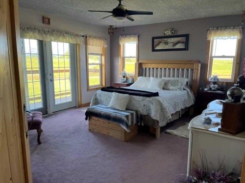 22037 Range Road 280, Cardston, AB - Indoor Photo Showing Bedroom