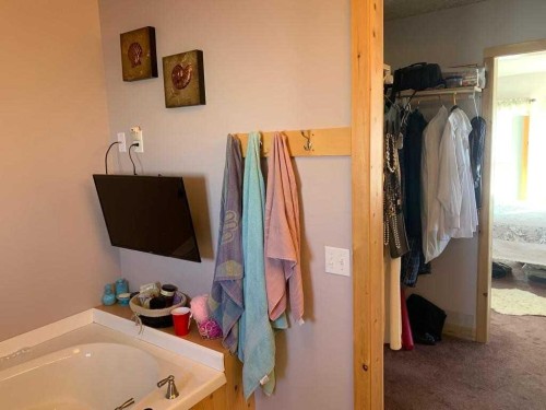 22037 Range Road 280, Cardston, AB - Indoor Photo Showing Bathroom