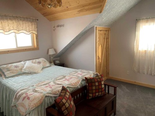 22037 Range Road 280, Cardston, AB - Indoor Photo Showing Bedroom