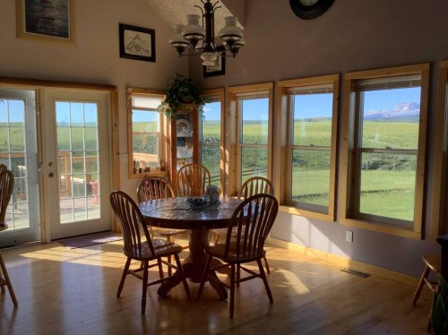 22037 Range Road 280, Cardston, AB - Indoor Photo Showing Dining Room