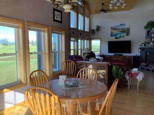22037 Range Road 280, Cardston, AB - Indoor Photo Showing Dining Room