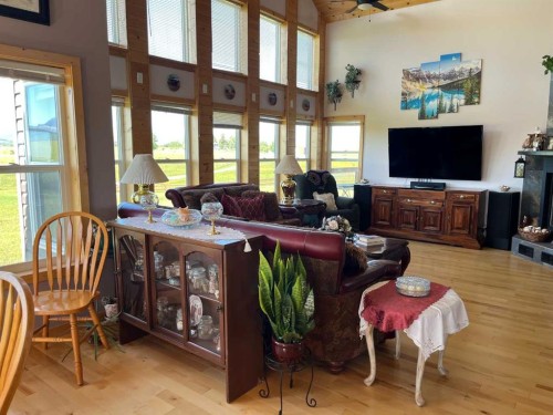 22037 Range Road 280, Cardston, AB - Indoor