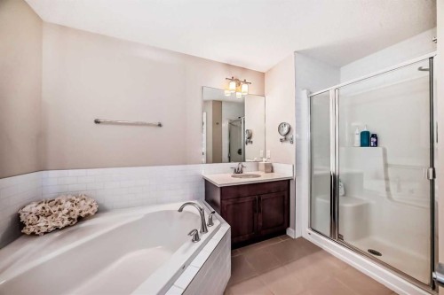 39 Sage Bluff Mews Nw, Calgary, AB - Indoor Photo Showing Bathroom