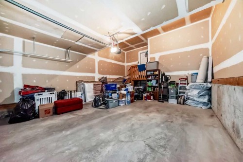 39 Sage Bluff Mews Nw, Calgary, AB - Indoor Photo Showing Garage