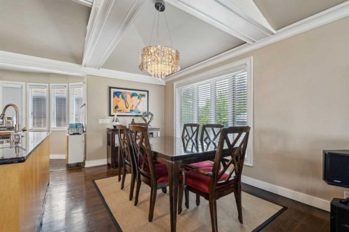 25 Manor Road Sw, Calgary, AB - Indoor Photo Showing Dining Room