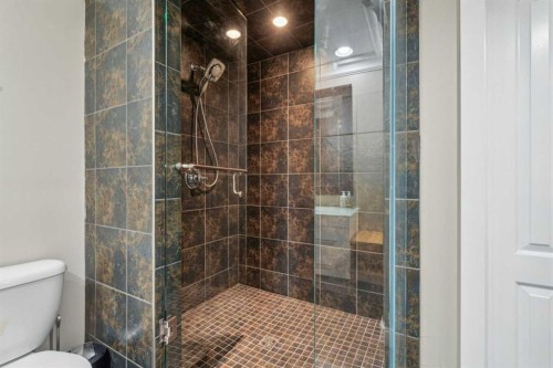 25 Manor Road Sw, Calgary, AB - Indoor Photo Showing Bathroom