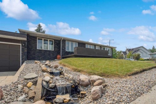 25 Manor Road Sw, Calgary, AB - Outdoor