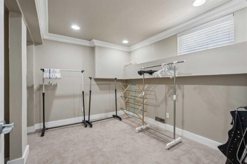 25 Manor Road Sw, Calgary, AB - Indoor