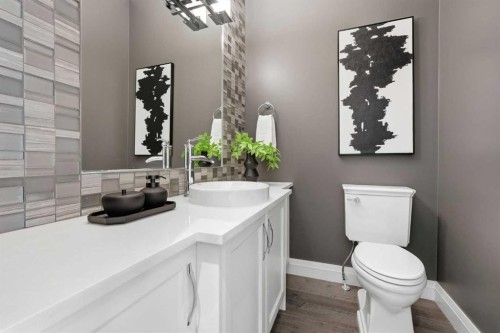 2109 20 Avenue Sw, Calgary, AB - Indoor Photo Showing Bathroom