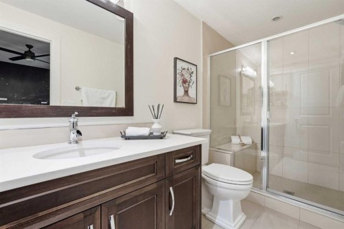 2109 20 Avenue Sw, Calgary, AB - Indoor Photo Showing Bathroom