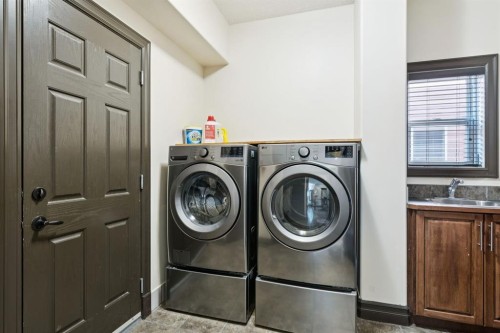 957 Coopers Drive Sw, Airdrie, AB - Indoor Photo Showing Laundry Room