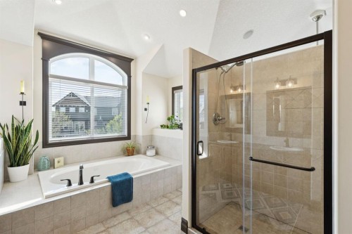 957 Coopers Drive Sw, Airdrie, AB - Indoor Photo Showing Bathroom
