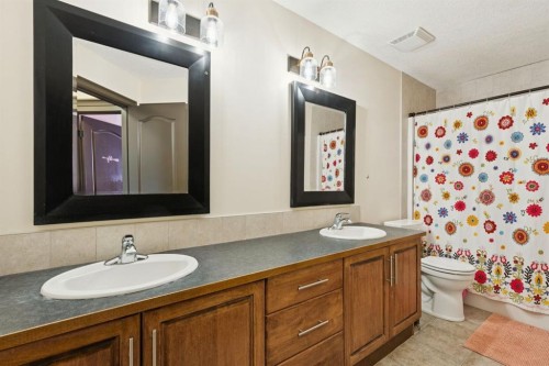 957 Coopers Drive Sw, Airdrie, AB - Indoor Photo Showing Bathroom