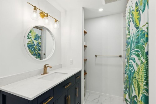 957 Coopers Drive Sw, Airdrie, AB - Indoor Photo Showing Bathroom