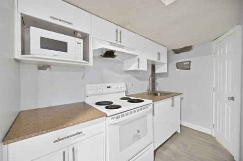 218 Saddlefield Place Ne, Calgary, AB - Indoor Photo Showing Kitchen