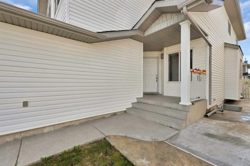 218 Saddlefield Place Ne, Calgary, AB - Outdoor