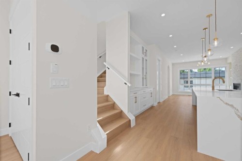 6427 33 Avenue Nw, Calgary, AB 
