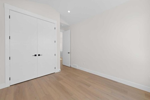 6427 33 Avenue Nw, Calgary, AB 