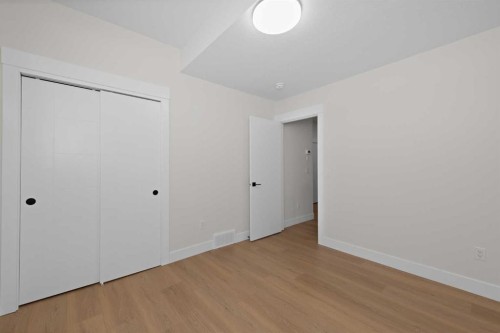 6427 33 Avenue Nw, Calgary, AB 