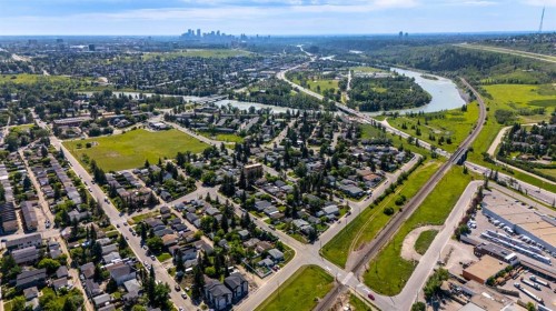 6427 33 Avenue Nw, Calgary, AB 