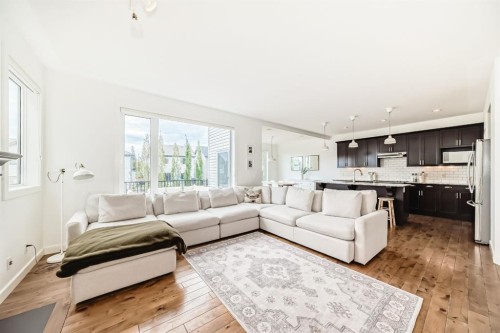 35 Sunset View, Cochrane, AB - Indoor Photo Showing Living Room