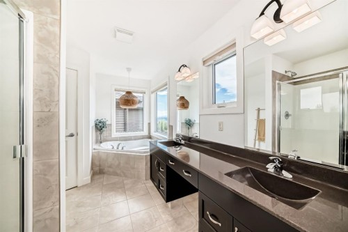 35 Sunset View, Cochrane, AB - Indoor Photo Showing Bathroom